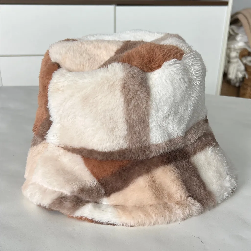 Women's Neutral Plaid Thick Warm Fuzzy Bucket Hat - Image 2