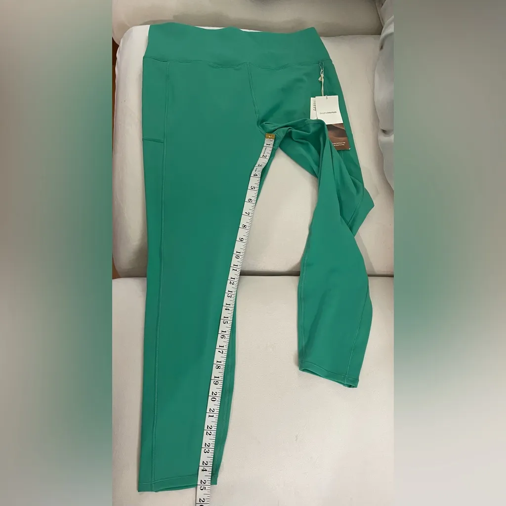 Vuori NWT Studio Pocket Leggings Bergamot Green Sold out color Size XL - Image 8
