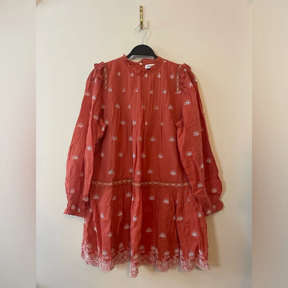 ZARA Ruffled Eyelet Embroidered Boho Long Sleeve Mini Dress in Coral Size S - Image 4