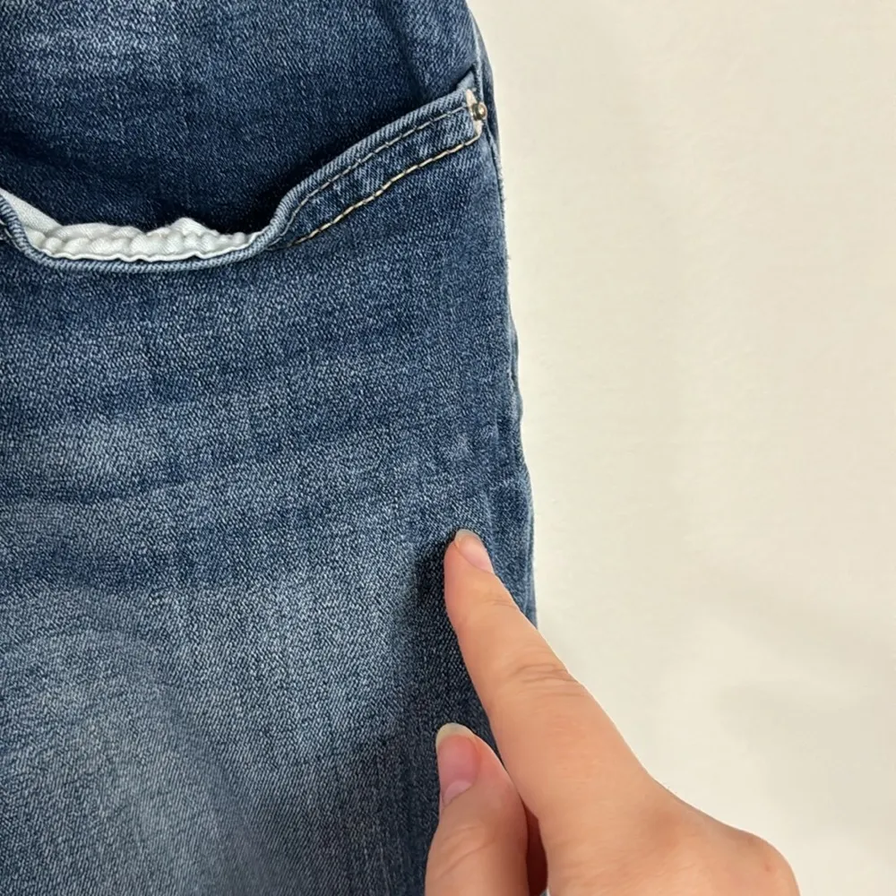 Levi’s mid rise medium wash vertical fade crease legging skinny jeans size 31 - Image 8