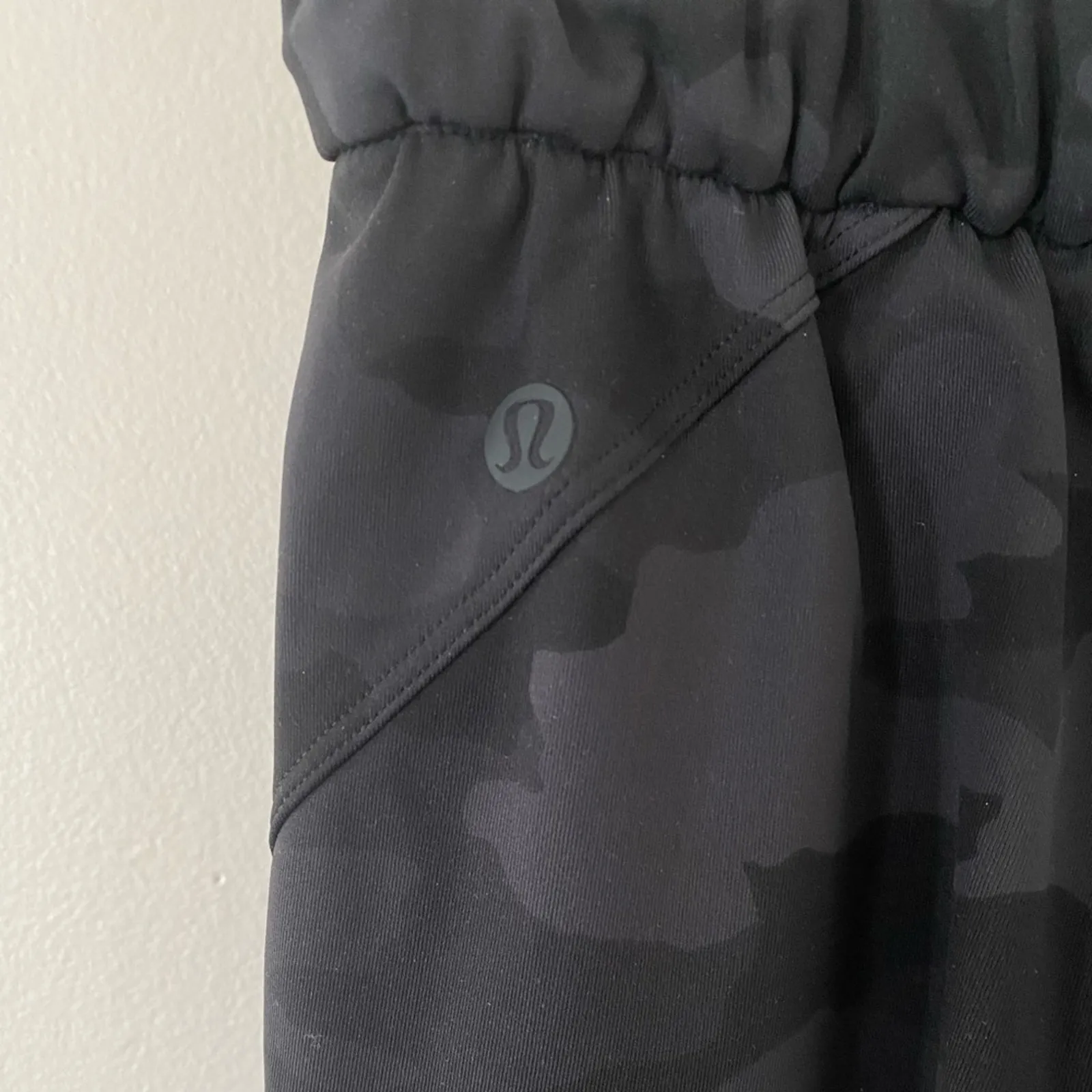 Lululemon Keep Moving Pant 7/8 High-Rise Heritage 365 Camo Deep Coal Size 2 EUC - Image 8