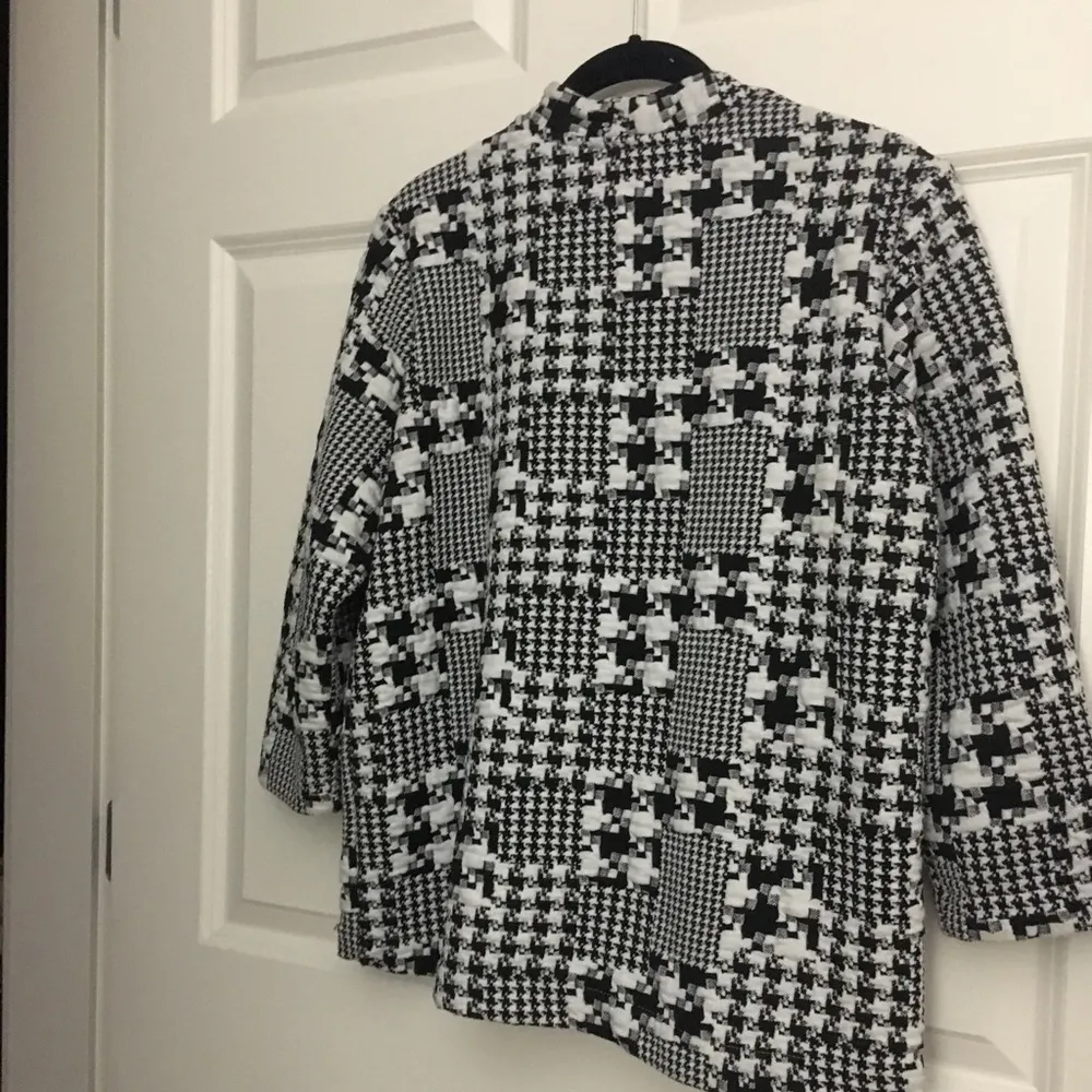 H&M Black and White Blazer - Image 4