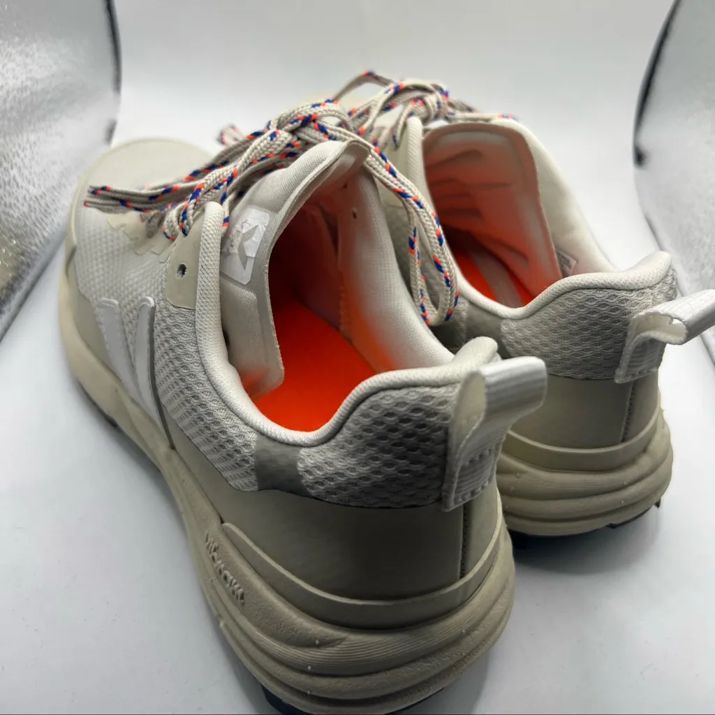 Veja Women's Cream Sneakers sz 6 - Image 2