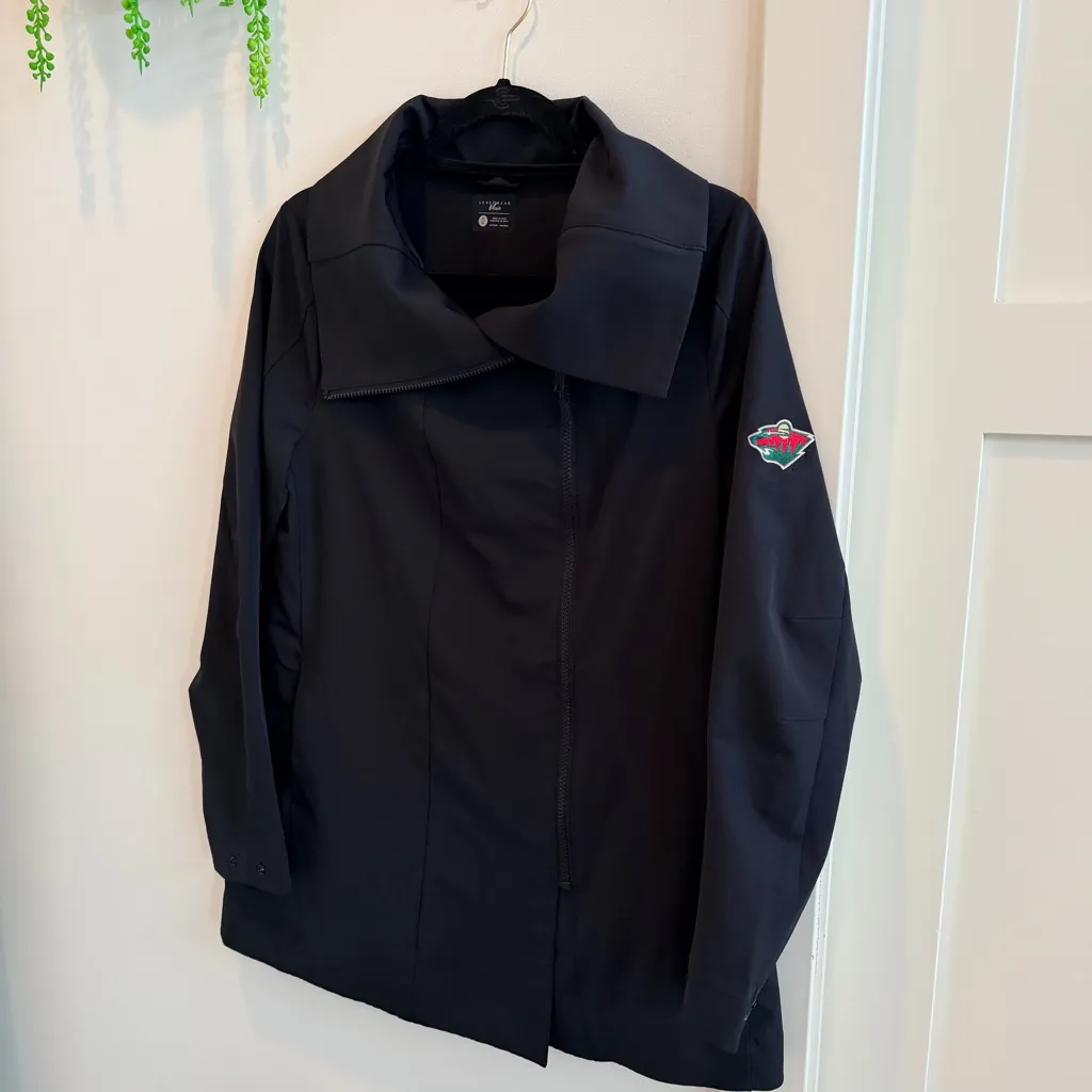 LEVELWEAR Verve Minnesota Wild Hockey Women's Black Asymmetrical Windbreaker M Size M - Image 2