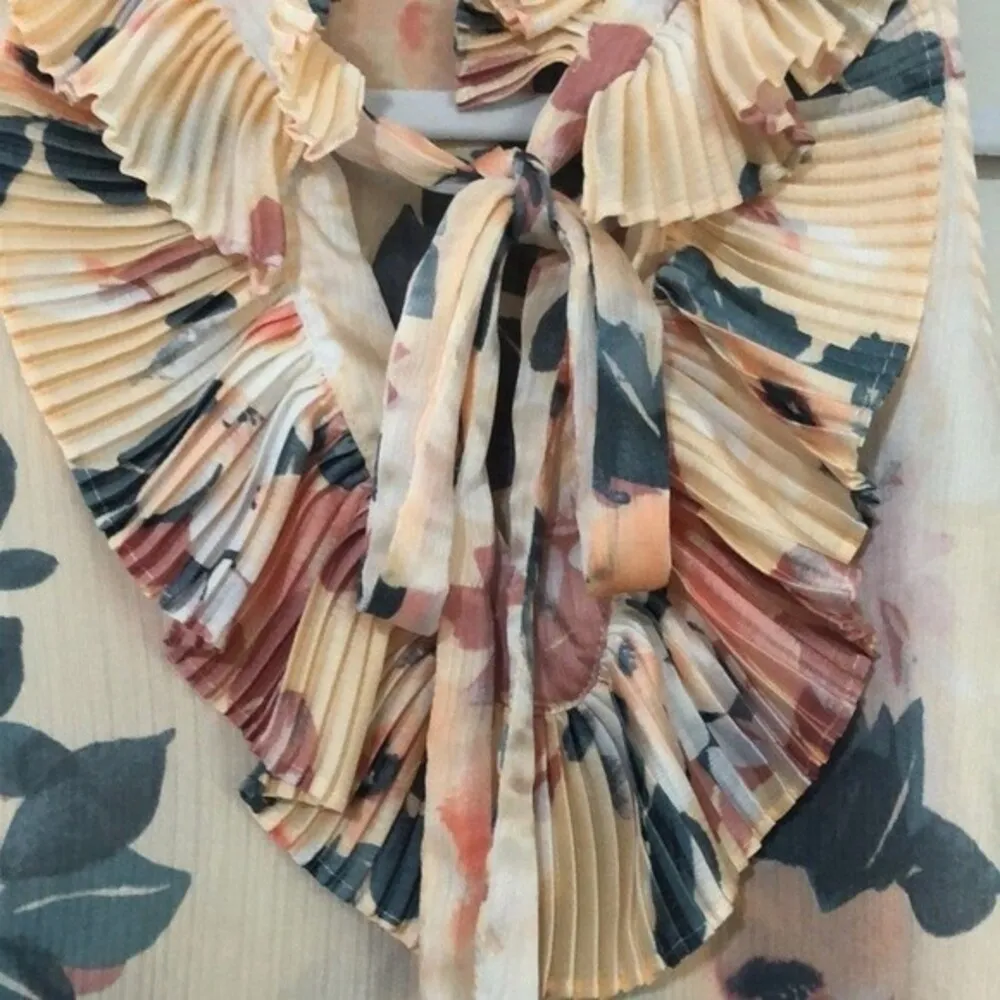 Ryegrass ruffled tie neck floral top size S Pink - Image 4