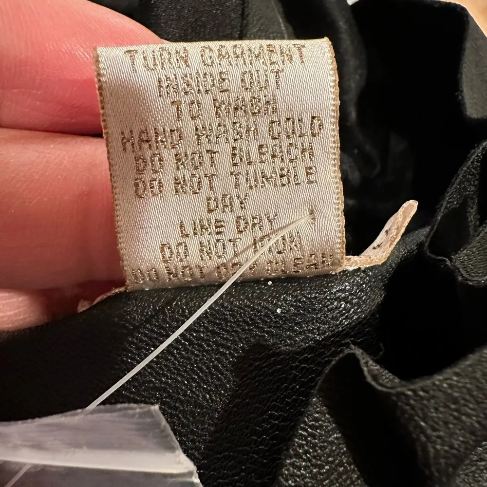 HOT IN HOLLYWOOD BLACK FAUX LEATHER PLEATHER RUFFLE TRIM JACKET M Size M - Image 10