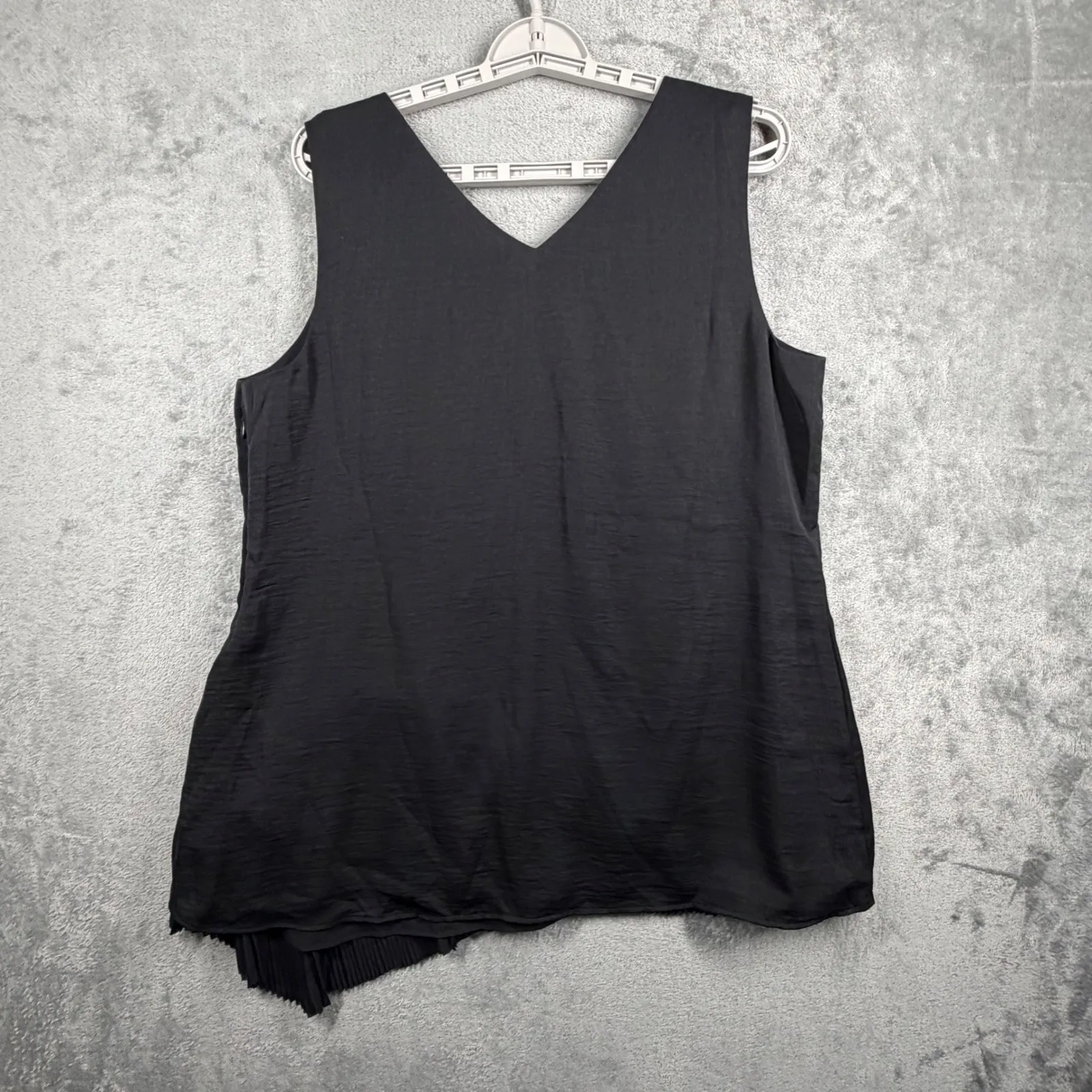 H by Halston Black Sleeveless V-Neck Top Pleated Asymmetrical Hem Blouse Size 12 - Image 3