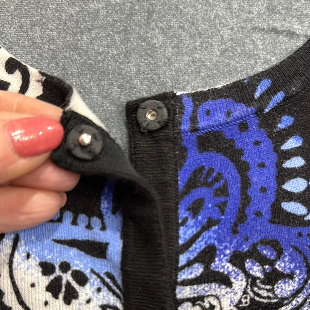 White House Black Market Artistic Black and Blue Cardigan - Image 3