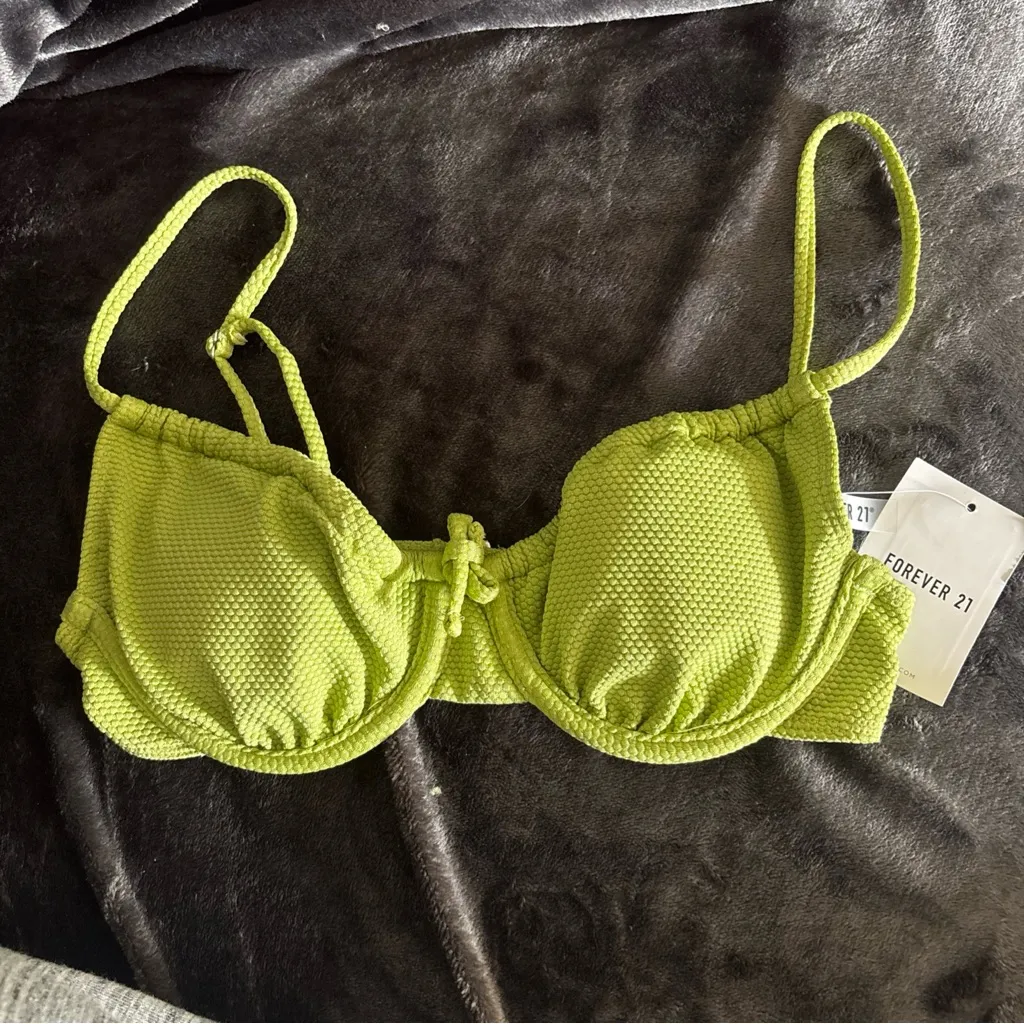 New Forever 21 Women Green Swimsuit  Bra Top Small NWT Ruched Front - Image 4