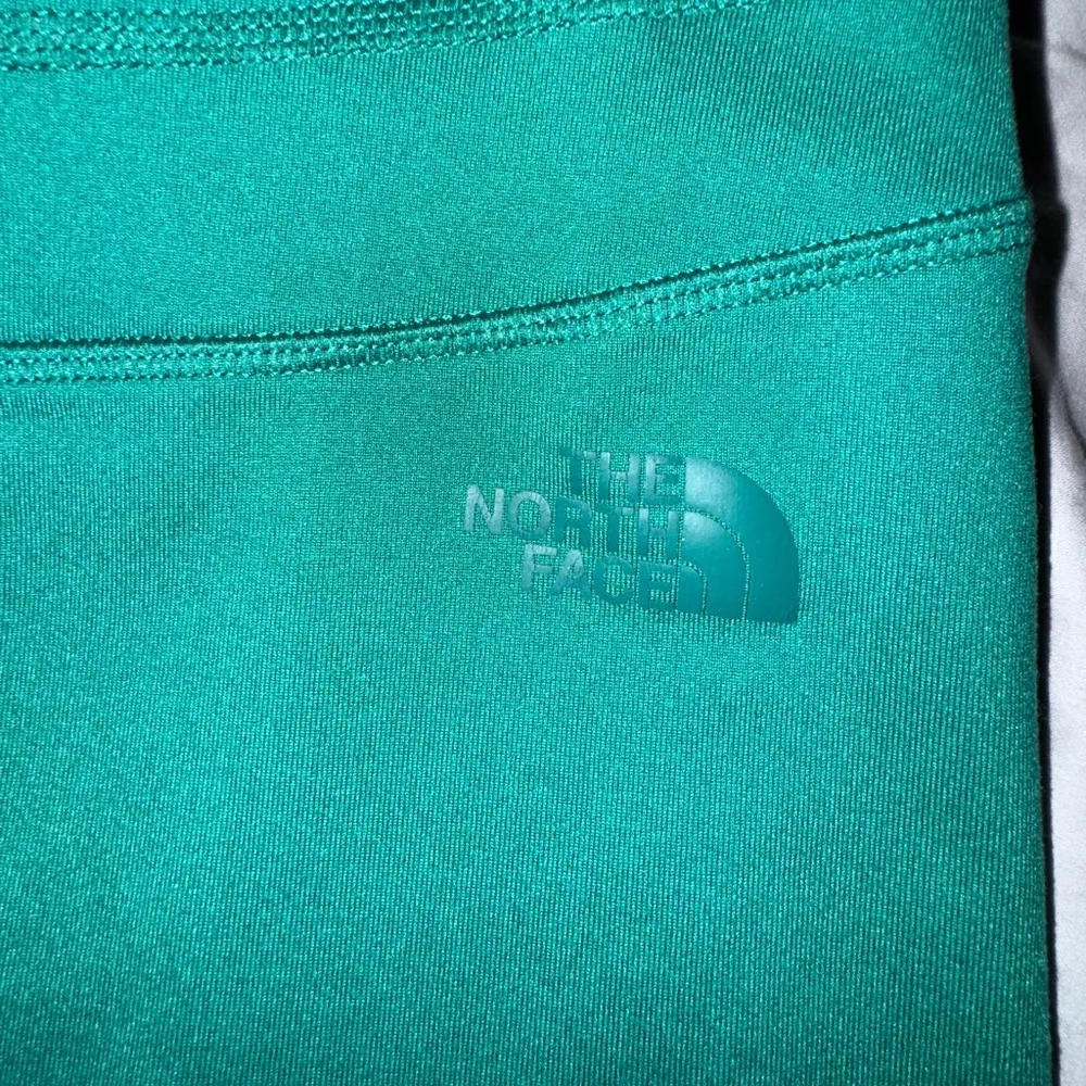 EUC The North Face Teal Cropped Leggings in Large with 20” inseam Size L - Image 4