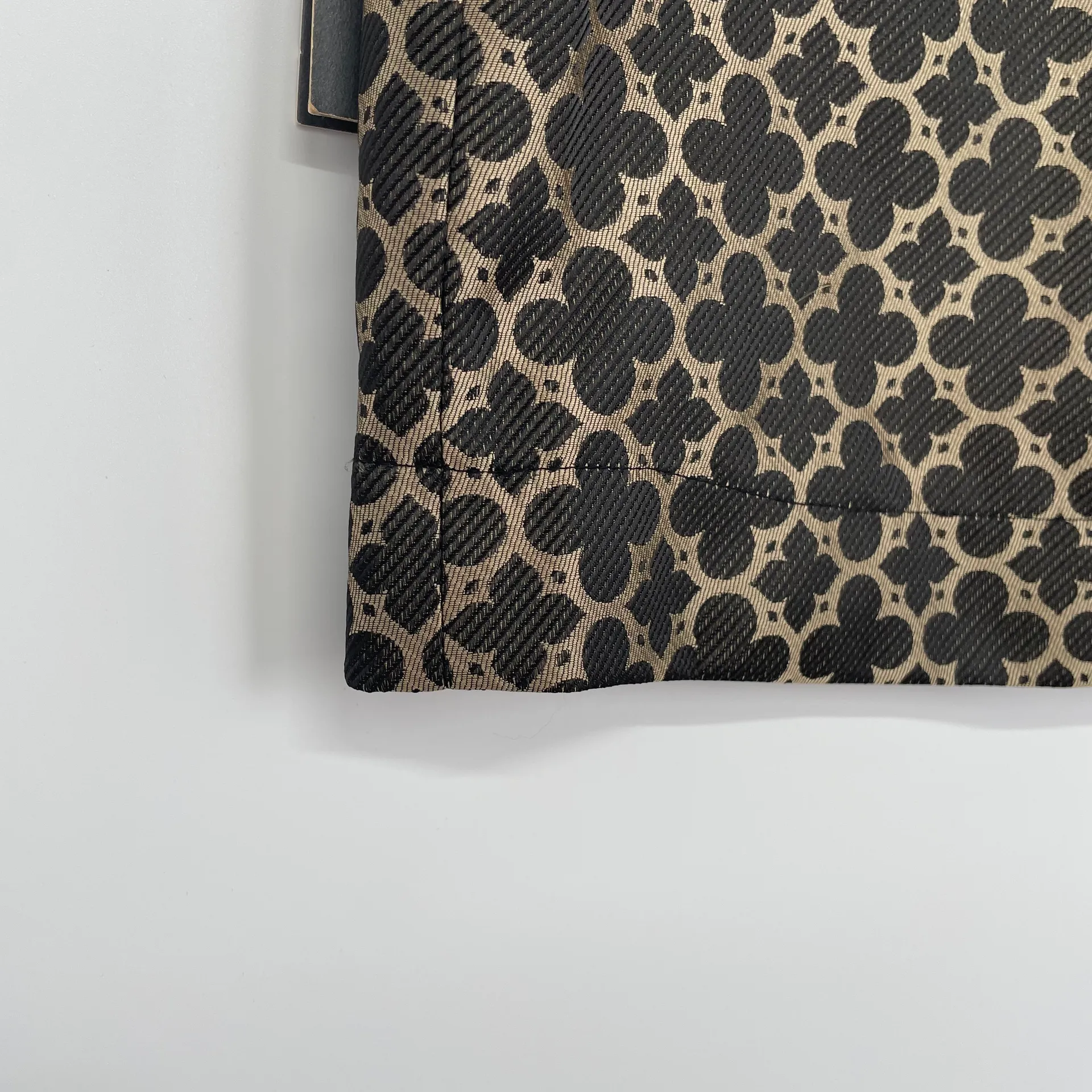 New Bitten Women's Geometric Mob Wife Night Out Black Gold Mini‎ Skirt Size 10 - Image 4