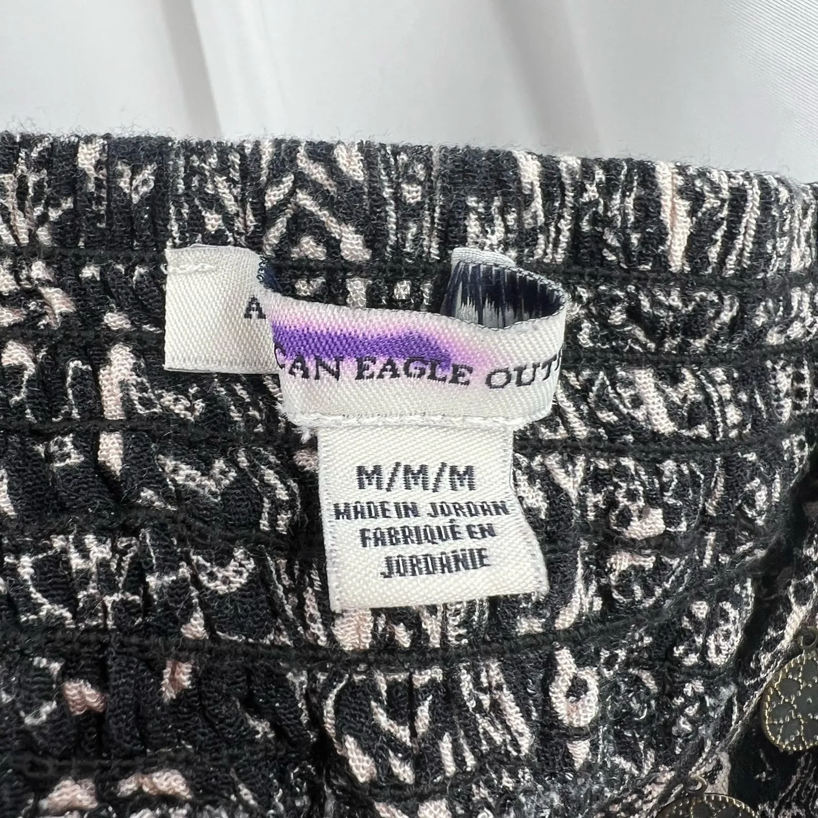 American‎ Eagle Black Patterned Romper Size Medium - Image 5