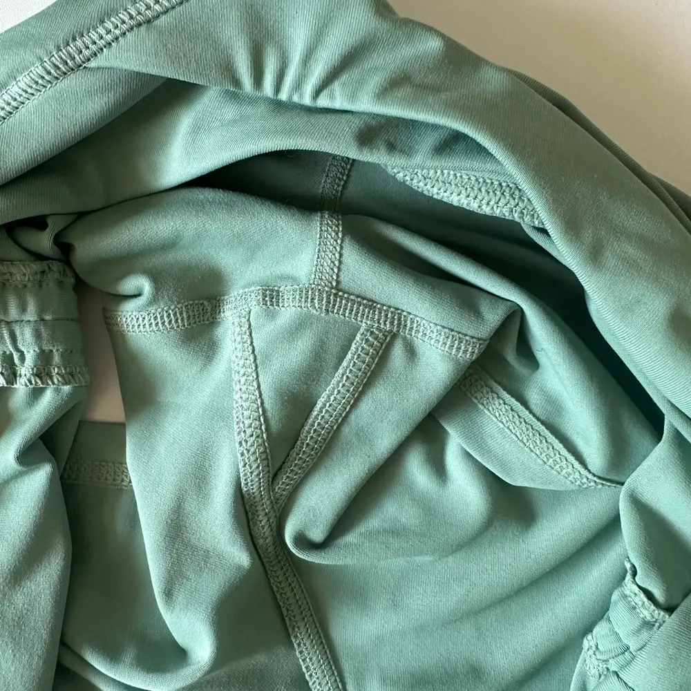 Bo + Tee Size L Ruched Crossover Athletic Shorts - Image 7