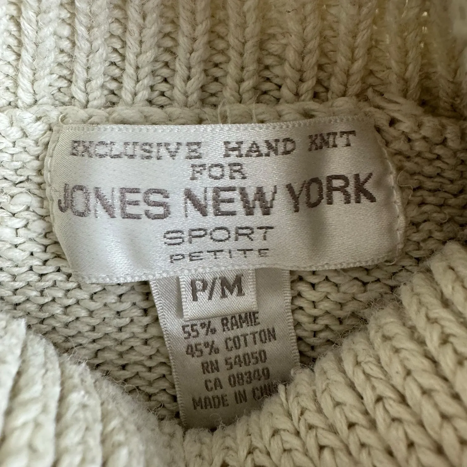 Vintage Chunky Knit Sweater Winter Skiing Hand Knit Cowichan Sz Petite Medium - Image 2