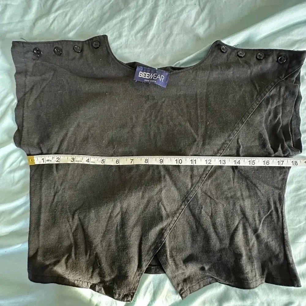 Black Beewear Cropped Cap Sleeve Top. Button Epaulette. Cut Out Belly Button. Size L - Image 7