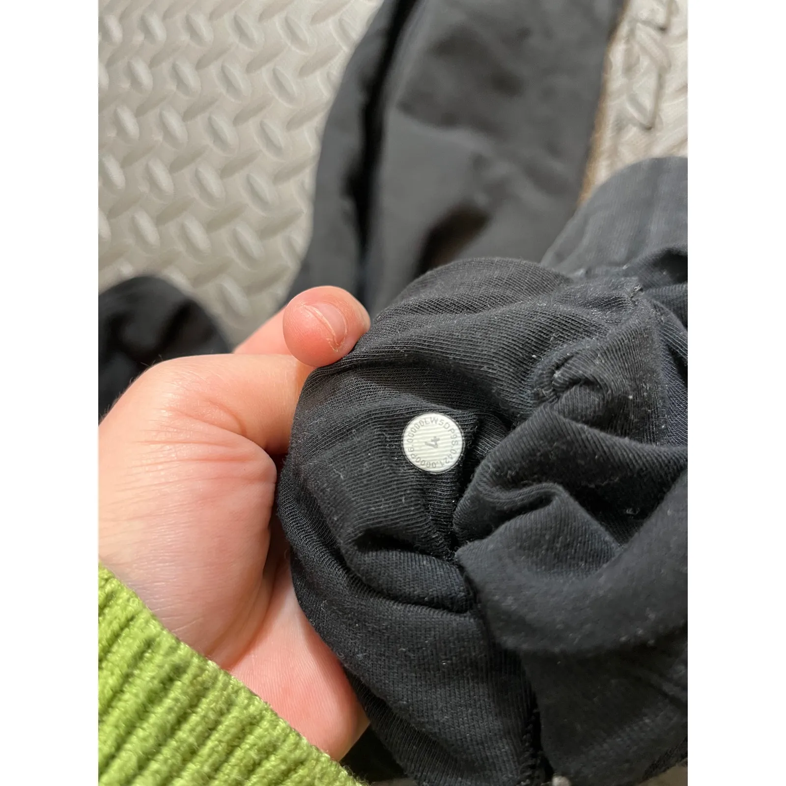 Lululemon Relaxed HR Jogger‎ Size 4 Black Color High Rise Relaxed Fit Womens - Image 7