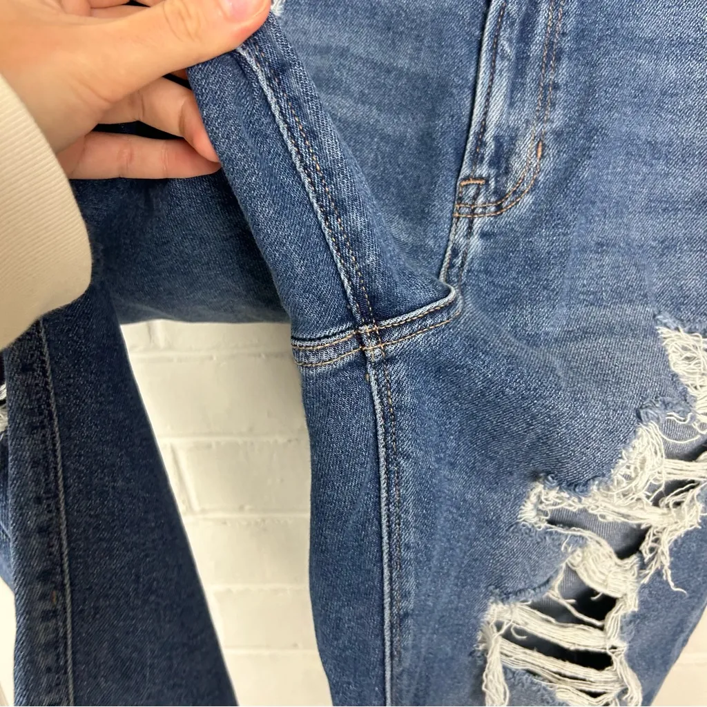 American Eagle Distressed Highest Rise Mom Jeans Size 10 - Image 8