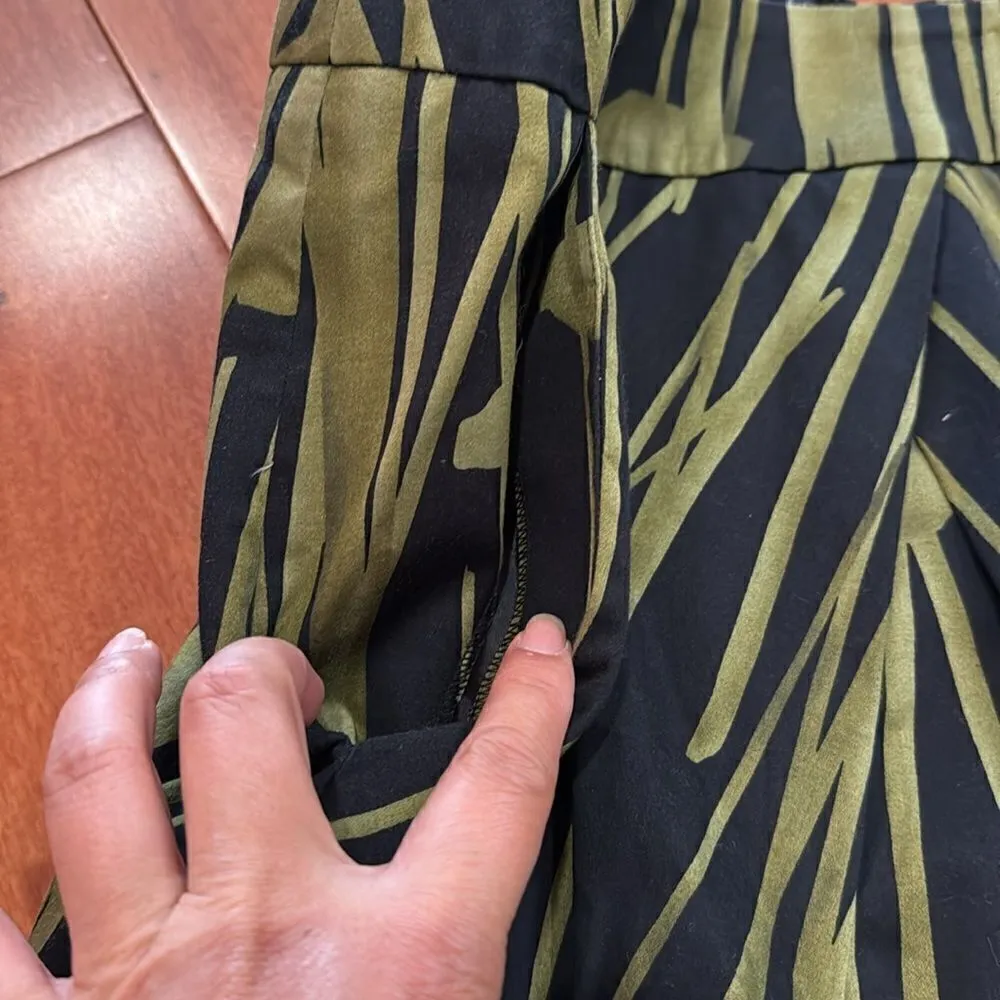 Kenneth Cole Reaction Pleated A-Line Skirt Women Black Green Floral Zip Up sz 8 - Image 3