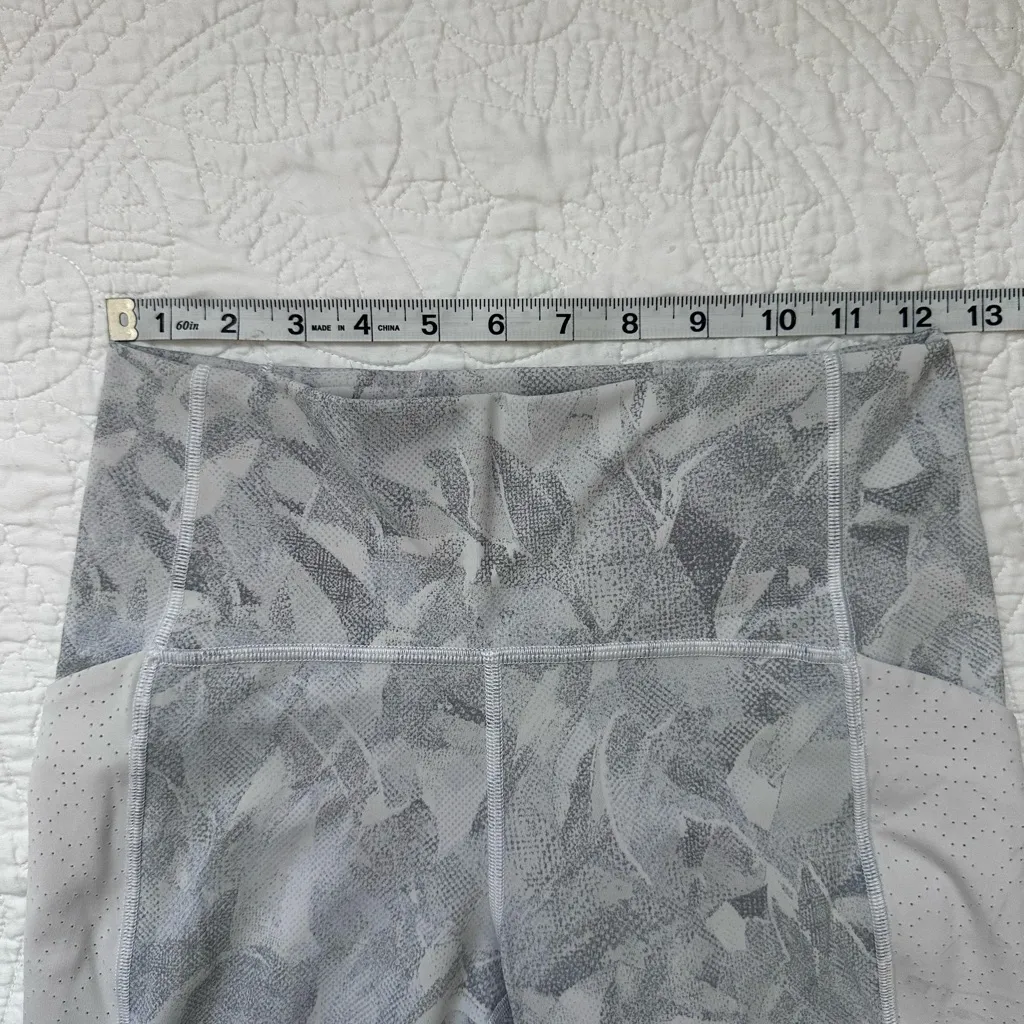 Lululemon Breezy Dot Tight *25" Jasmine White Multi / White - Image 8