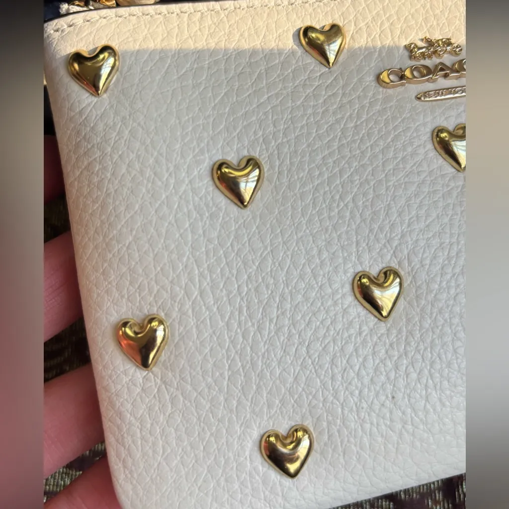 Authentic COACH Gold Hearts smooth leather zip wristlet - Image 3
