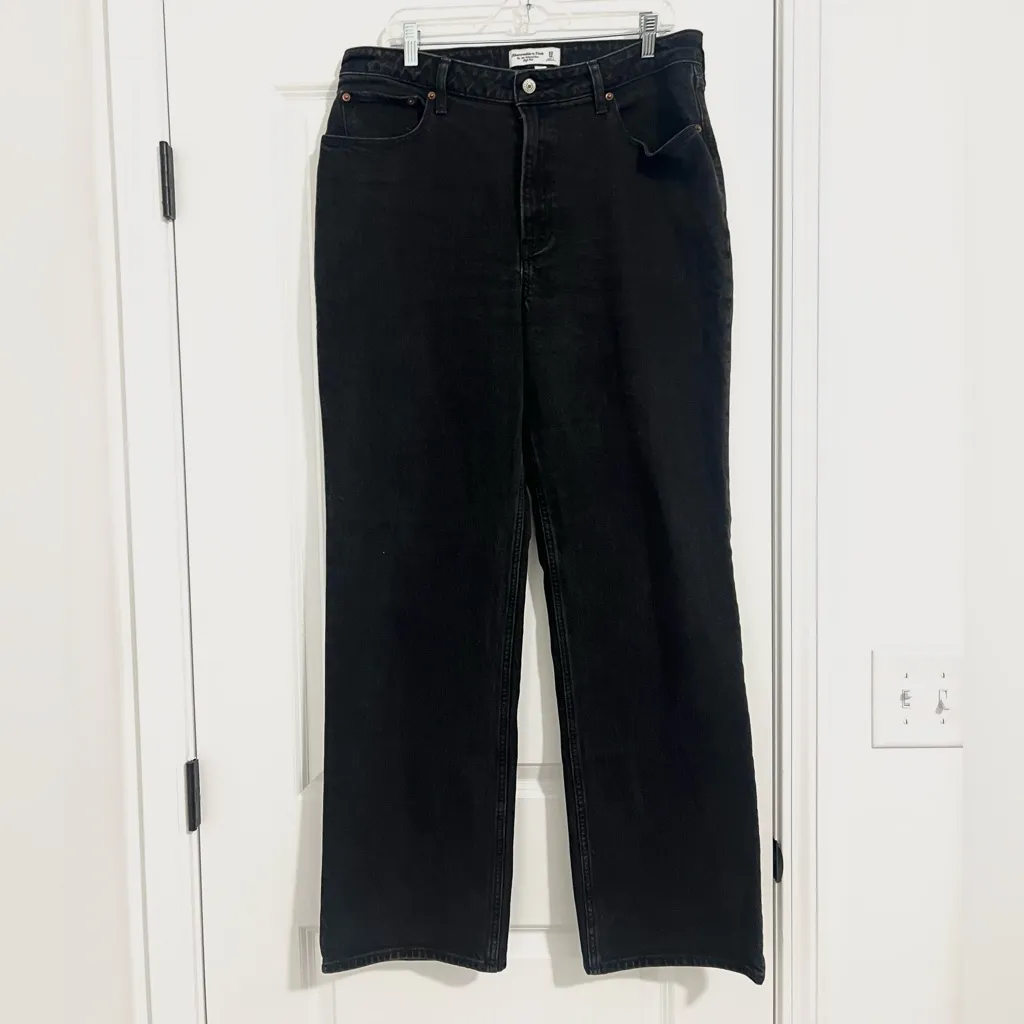Abercrombie & Fitch Curve Love High Rise 90s Relaxed Jean Black - Image 5