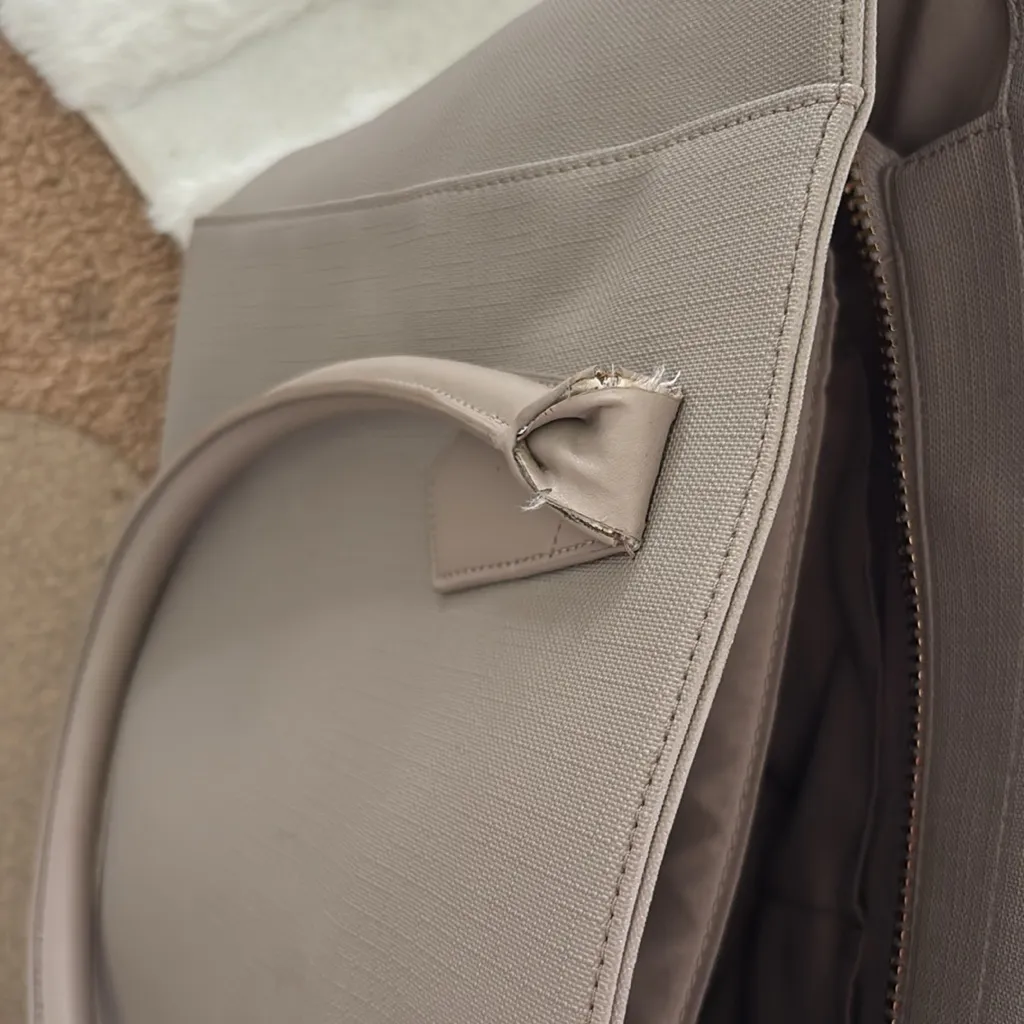 Dagne Dover Sleek Gray Laptop Bag - Image 7