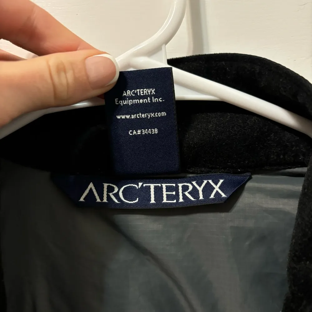 Arc'Teryx 90's Womens Black Atom Jacket - Image 6