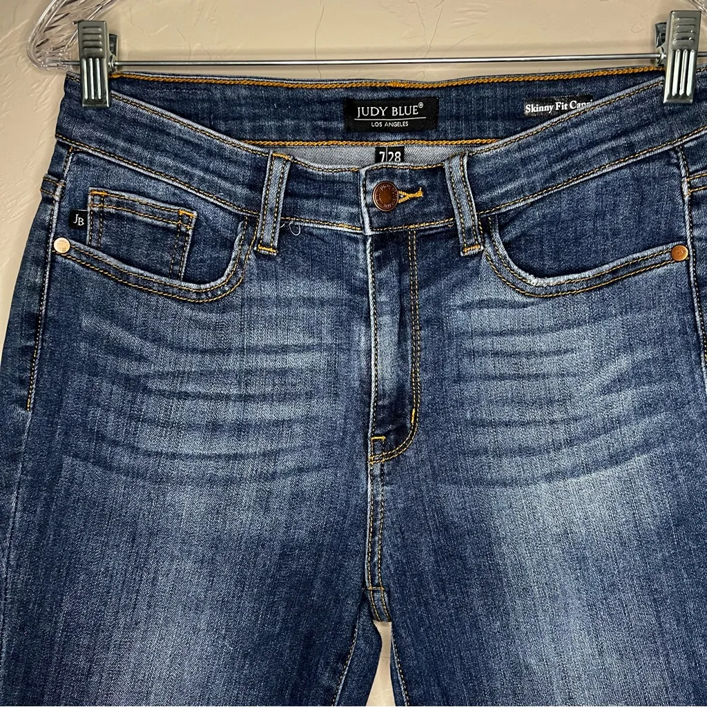 Judy Blue Skinny Fit Raw Hem Capri - Image 3