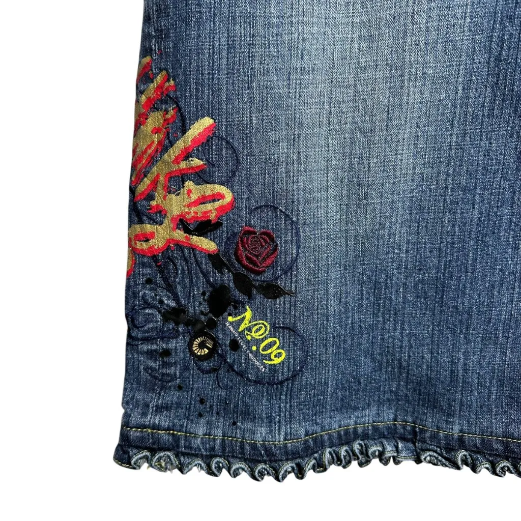 Akademiks Y2K Graffiti Embroidered Bermuda Capri Jean Shorts 38 | Streetwear - Image 3