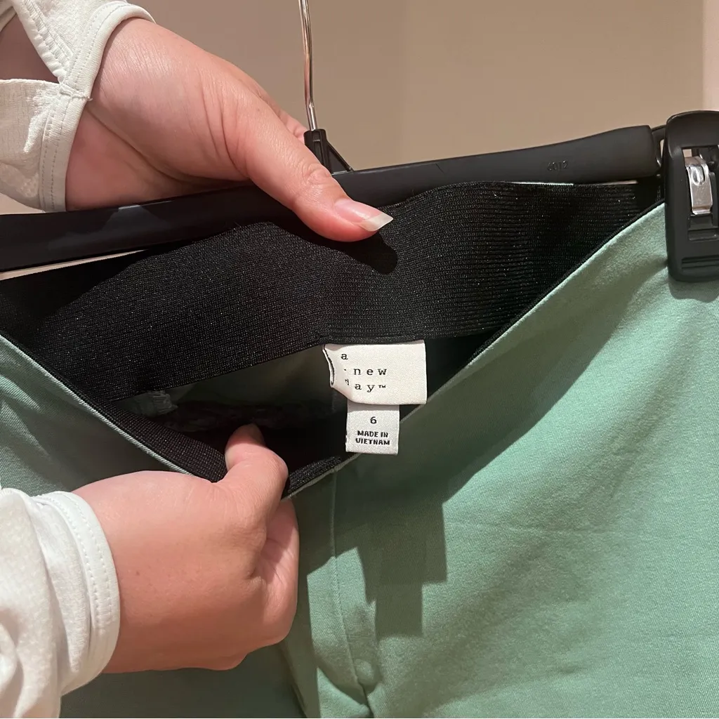 A New Day Green Dress Pants Size 6 - Image 4