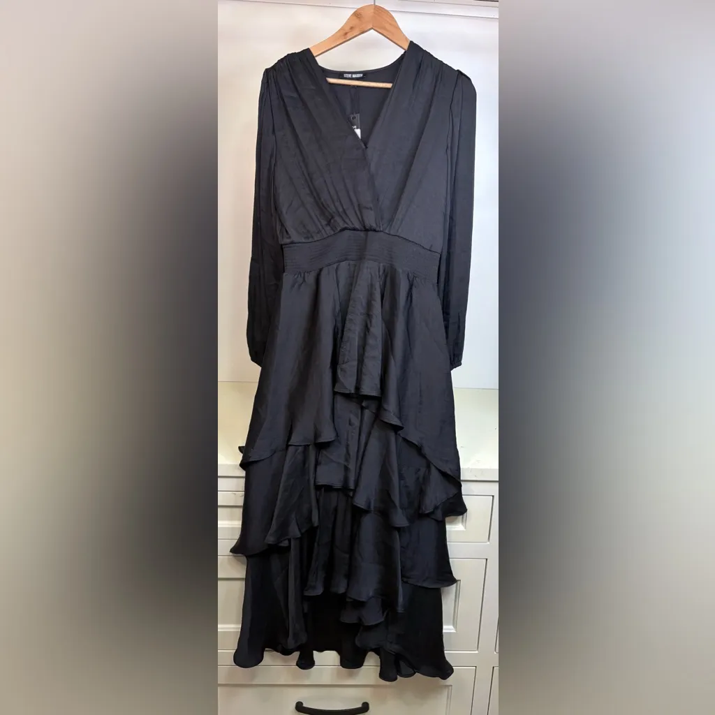 NWT Steve Madden Black Long Sleeve Tiered Satin Midi Dress
Sz Med - Image 3