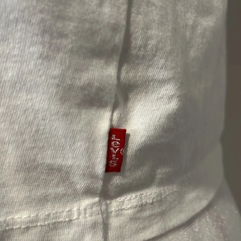 LEVIS white branded crop top - labeled as M but is more of a Small - Image 5