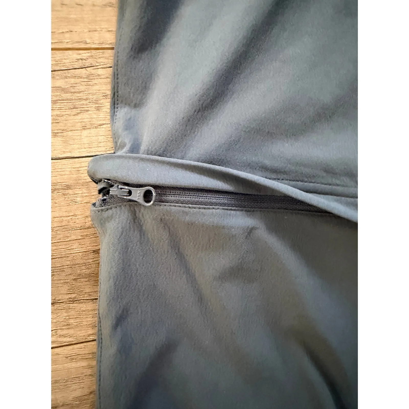 Mountain Hardwear Nylon Convertible Pants 10 32 Gray Zip Off legs Hiking Women's - Image 3