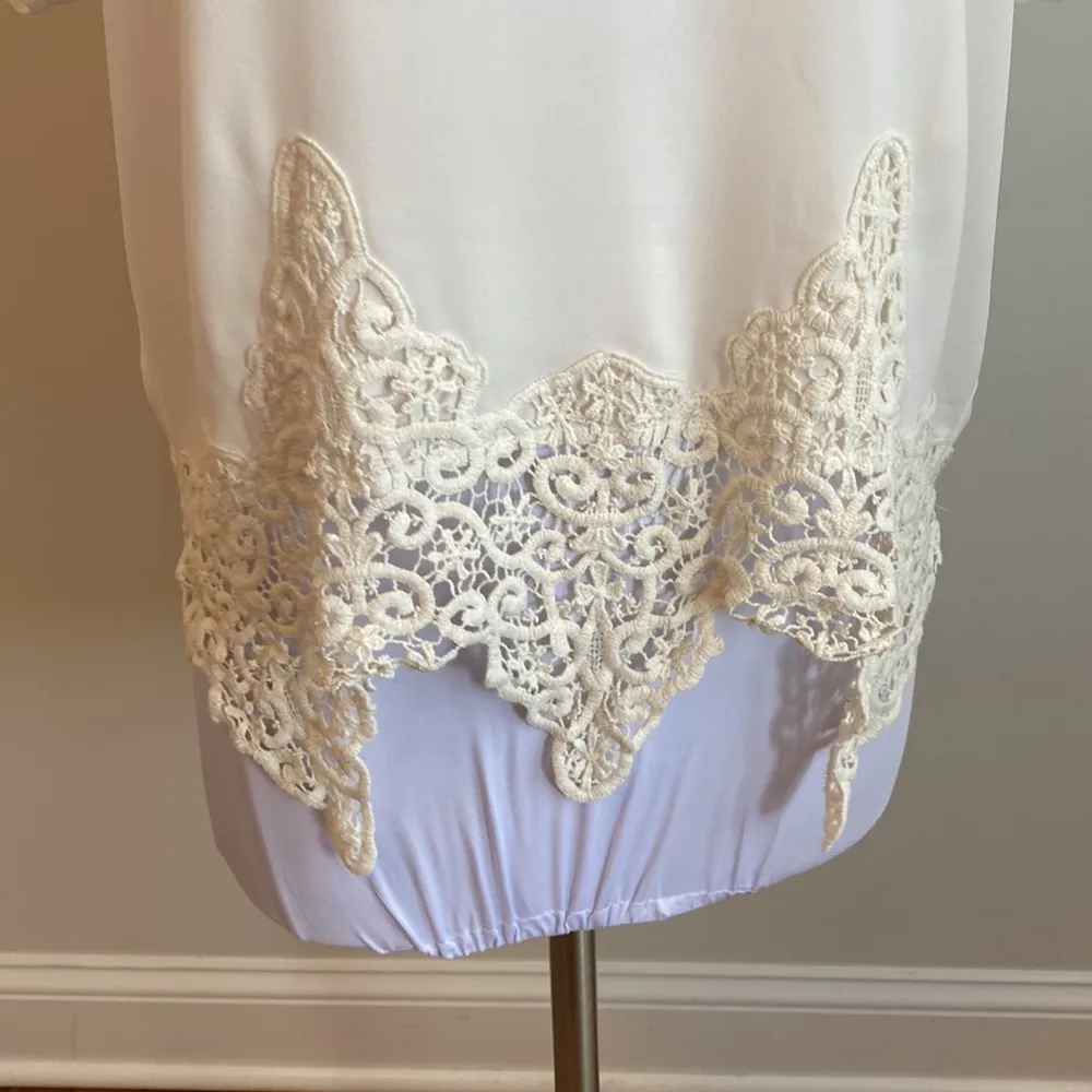 Astr The Label Crochet Hem Top Cream - Image 5