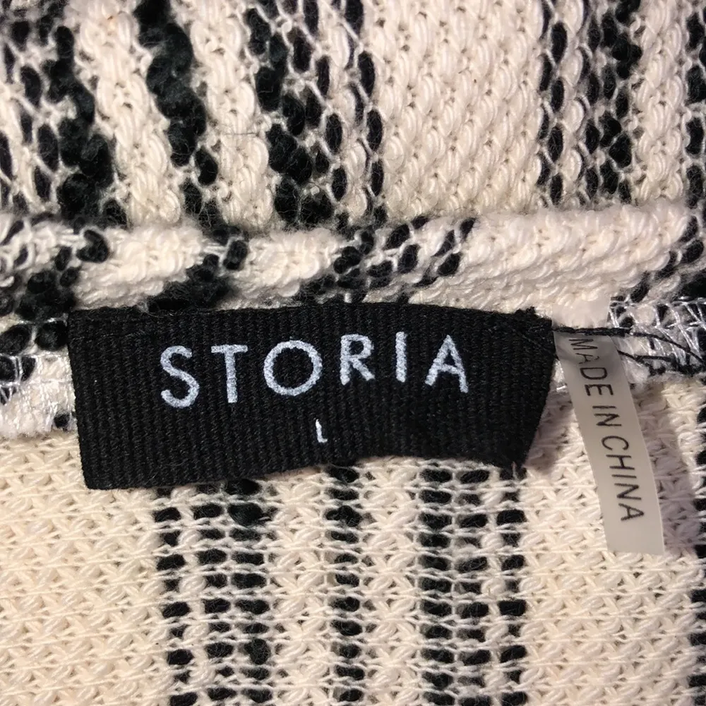 Storia  size large striped cropped sweatshirt - Image 3