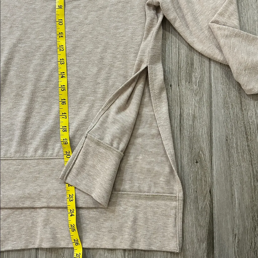 ALO Yoga Crew Neck - Image 4