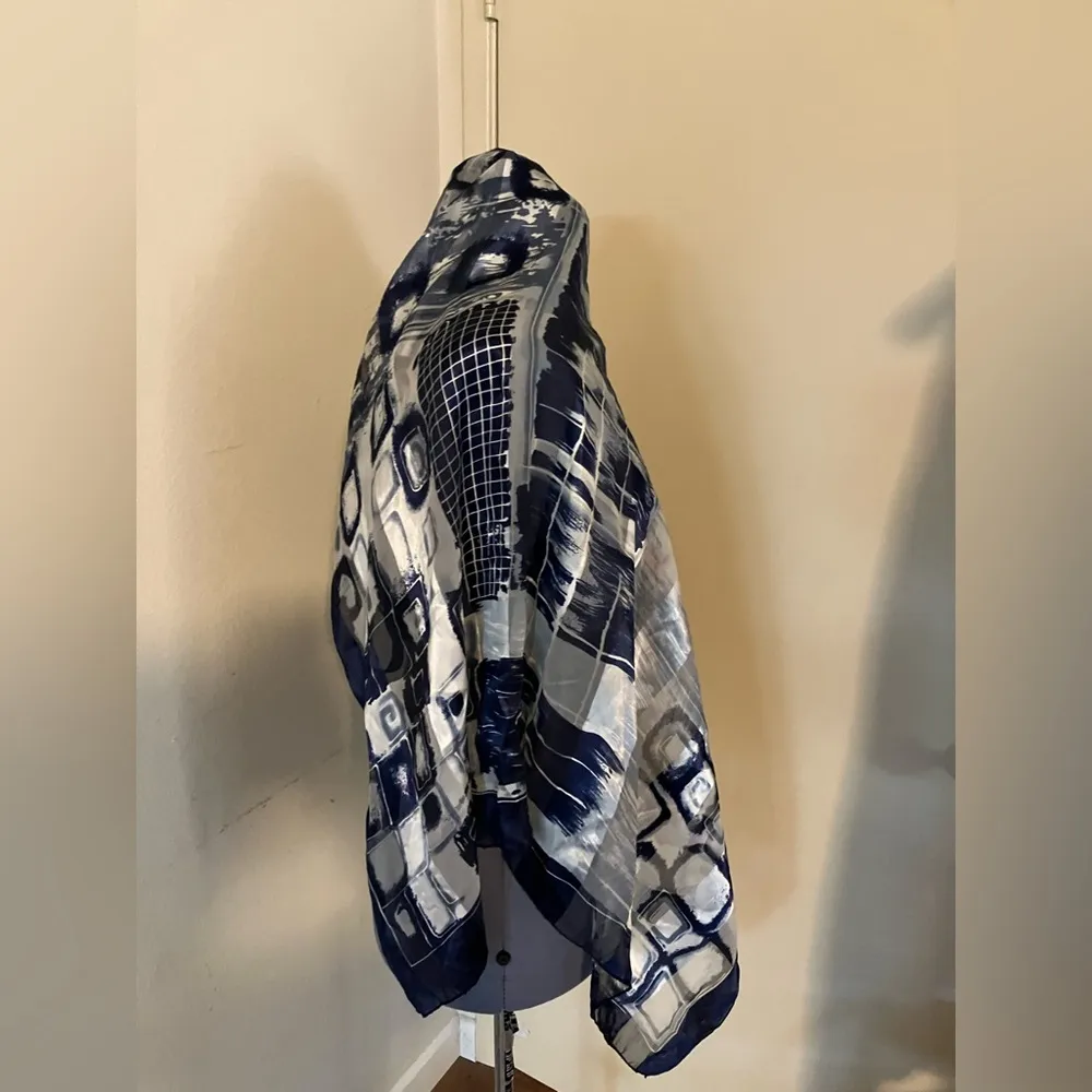 Vintage 70s Scarf Shawl Abstract Blue Gray White Flowy 40” x 40” Korea - Image 5