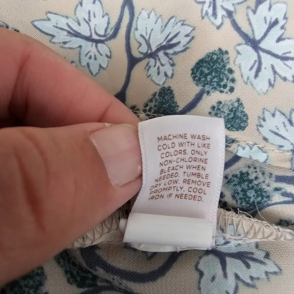 LC Lauren Conrad Blush Floral Pleated Tie Back Blouse Size Medium - Image 8