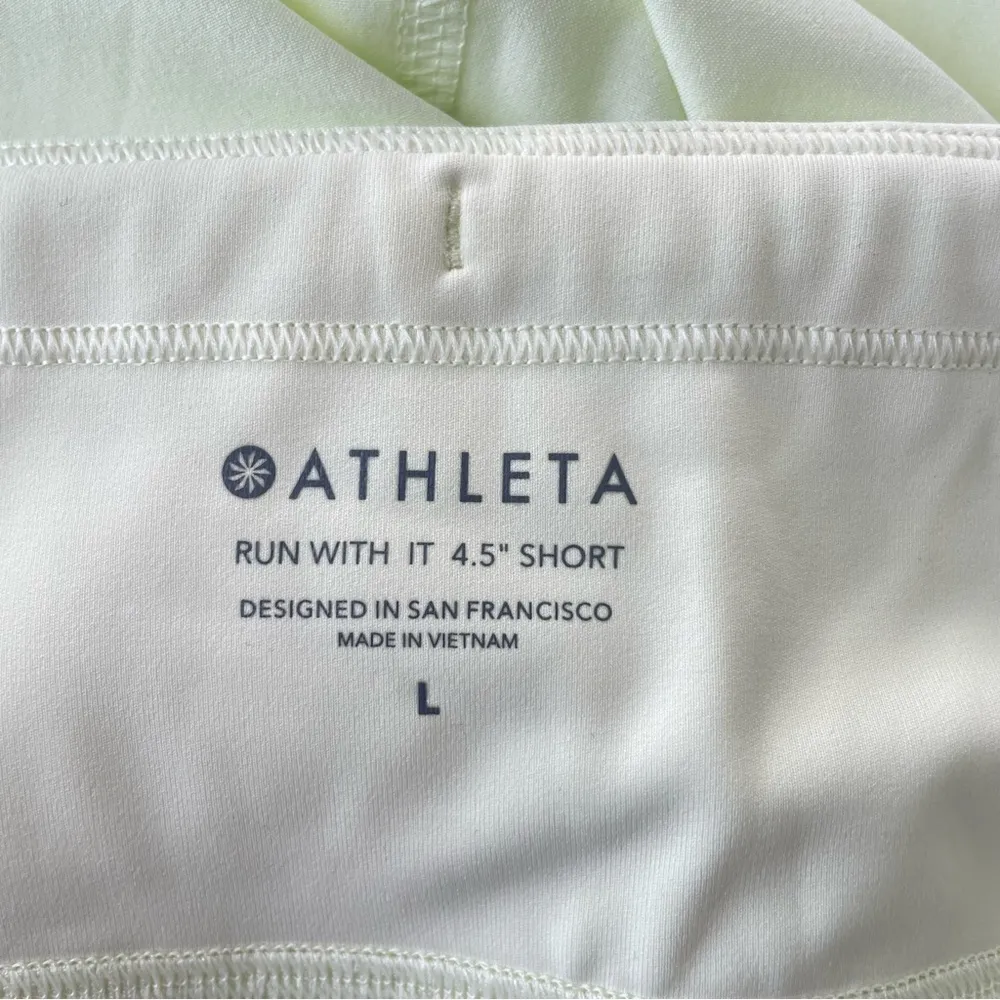 Athleta Run With It 4.5" Shorts Tequila Green NWT Large - Image 9