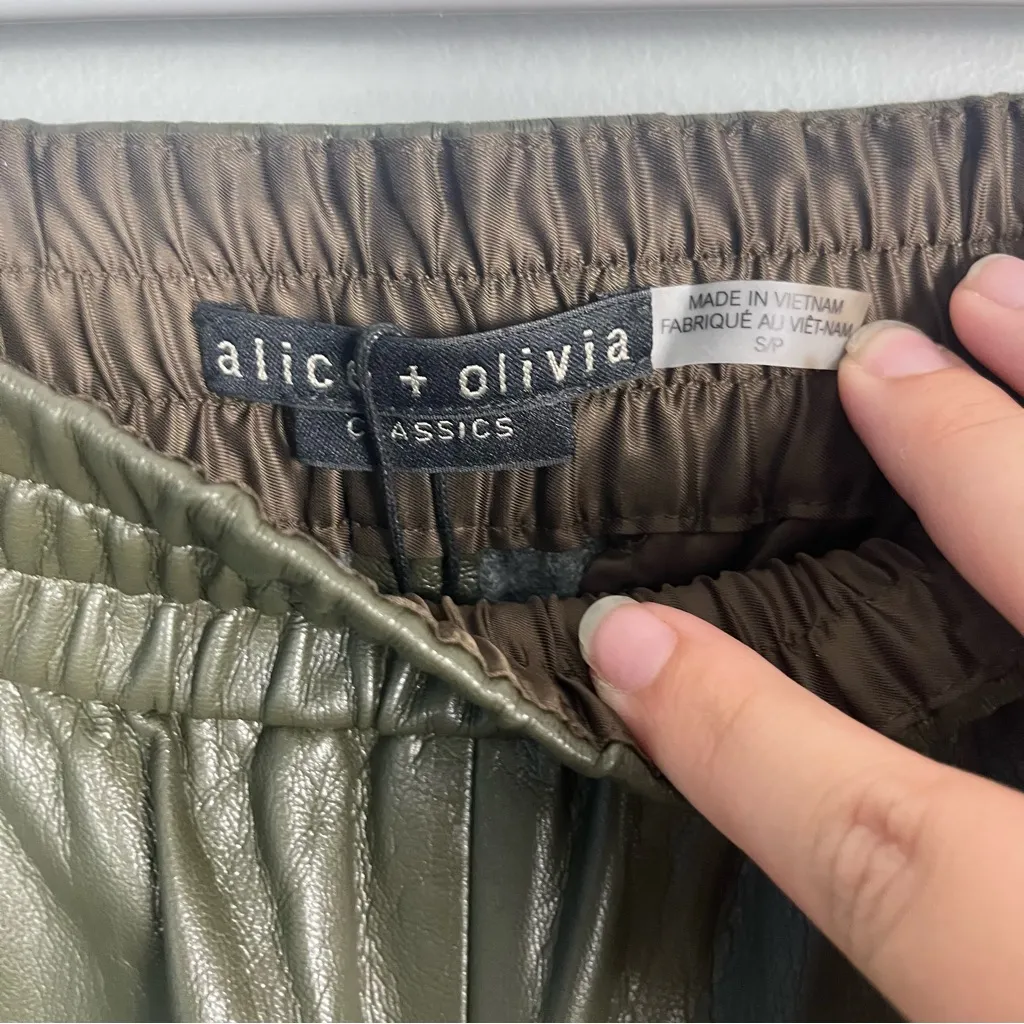 New ALICE + OLIVIA Pete Low-Rise Vegan Leather Pants olive green size small - Image 3