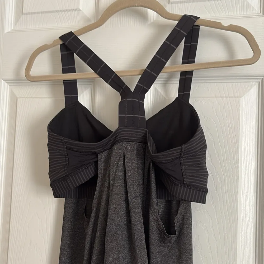 Lululemon Rest Less Tank Heather Gray/Black Built in Sports Bra Tanktop Size 8 - Image 8