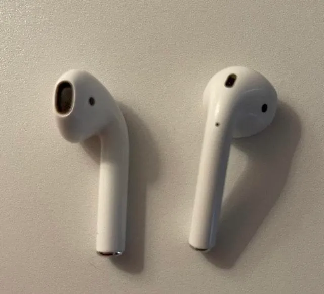Apple AirPods With Charging Case - Image 3