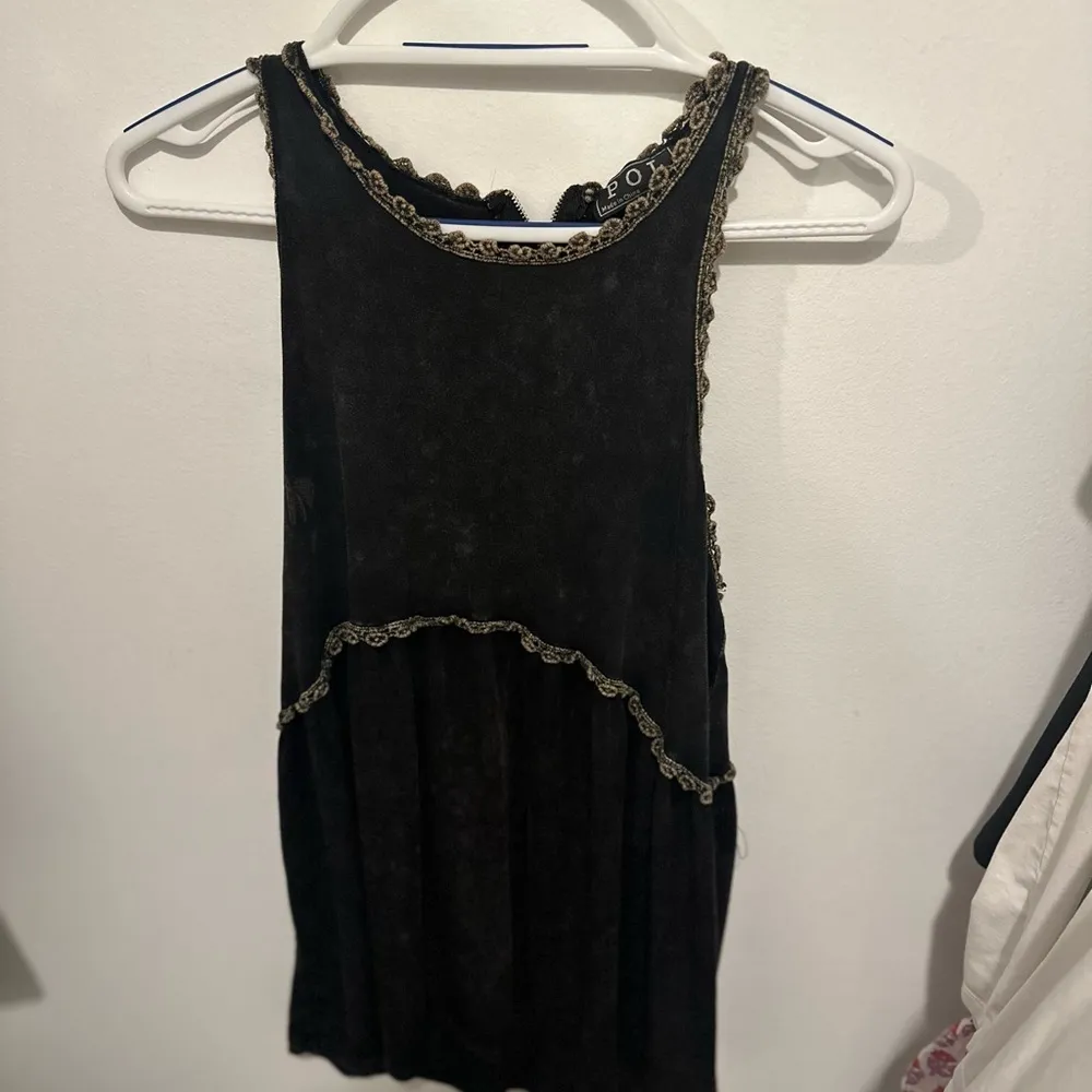 POL tank top size large - Image 5