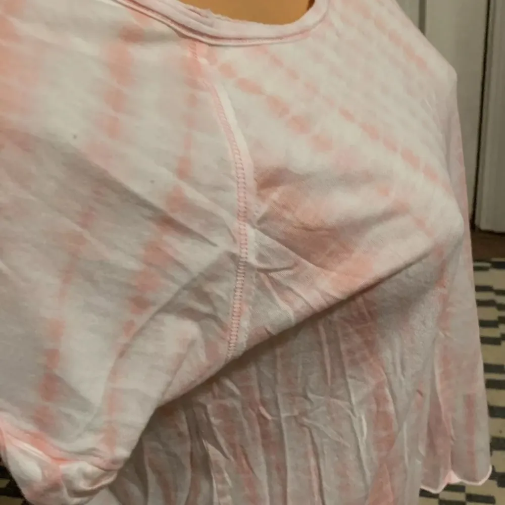 NWOT  Shirt Size Medium Pink Tye-Dye Slit in Back - Image 10