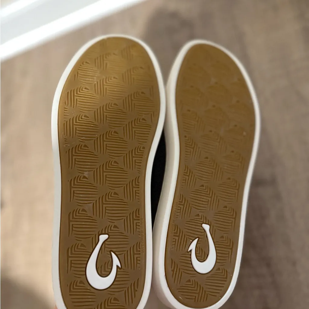 OluKai Pehuea Lī women's size 7.5 sneakers in black mesh Nwob - Image 7