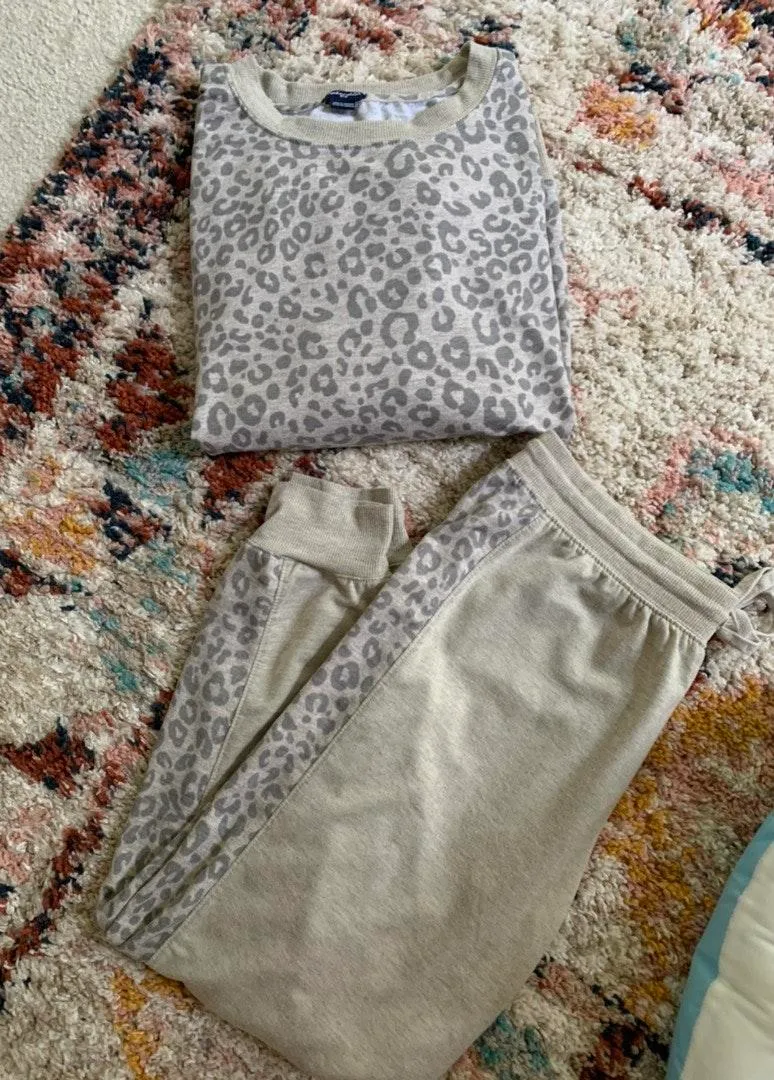 Splendid Cheetah Jogger Set - Image 5