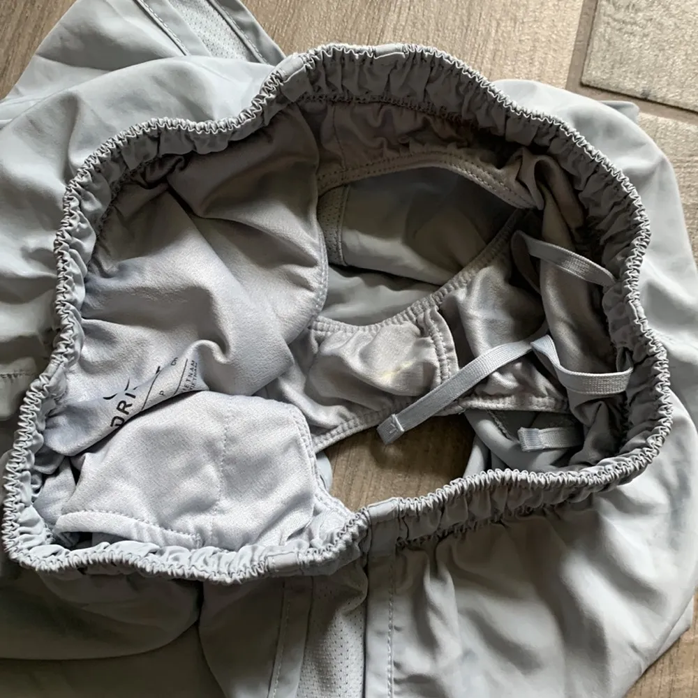 Nike gray workout shorts - Image 7