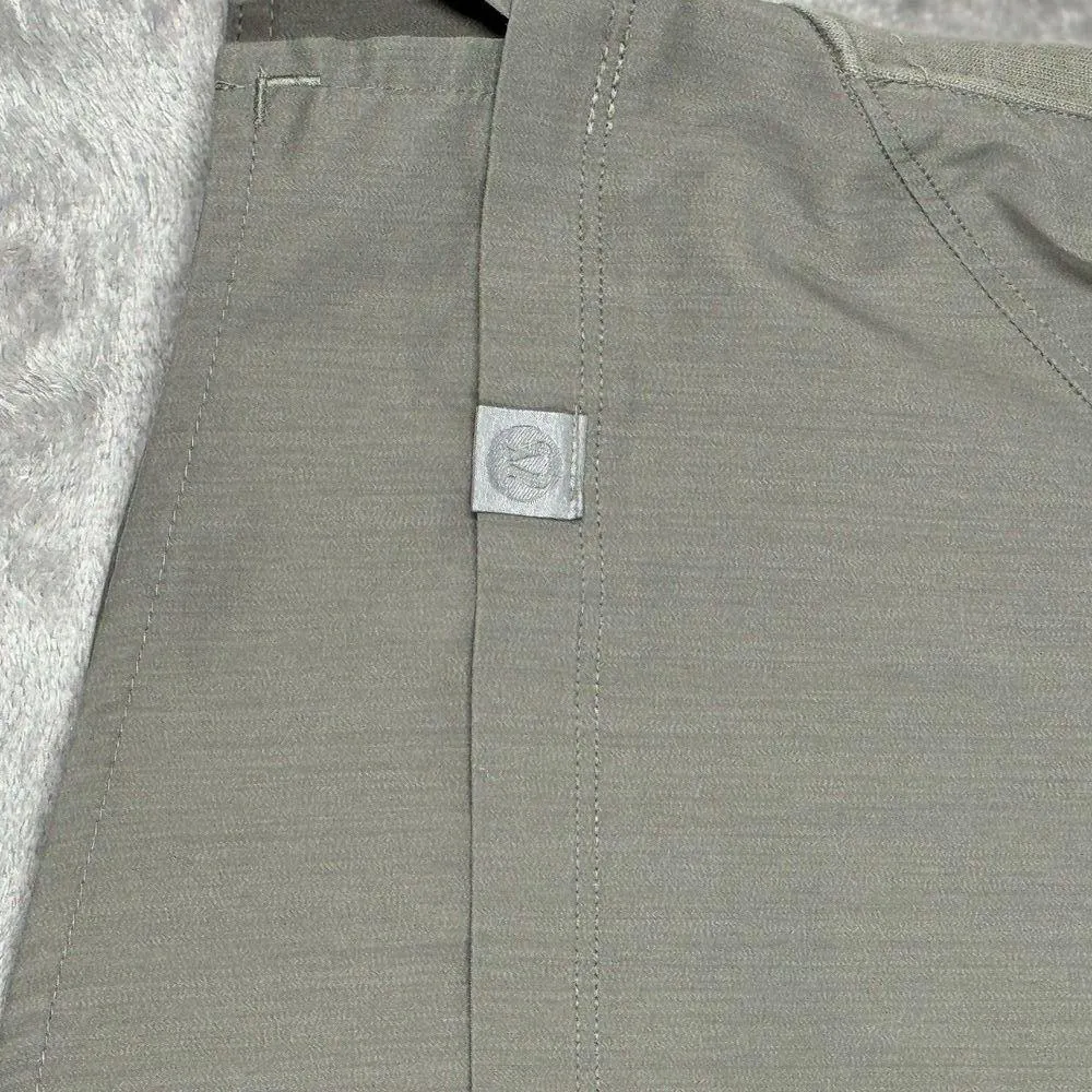 Lululemon Shirt Womens Medium Sage Green Live to Layer Casual Running Athleisure - Image 6