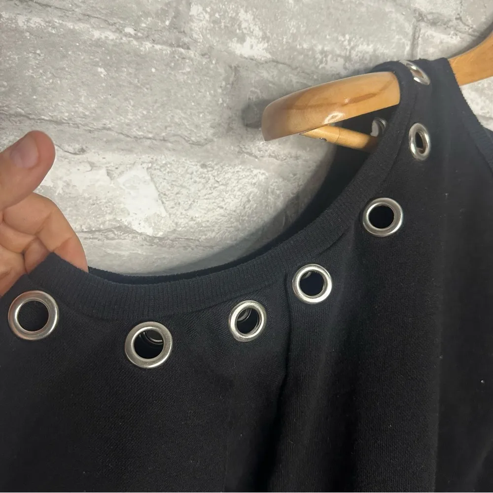 Forever 21 Women’s Shoulder Cut Out Long Sleeve Pullover Size Small *Used Black - Image 3