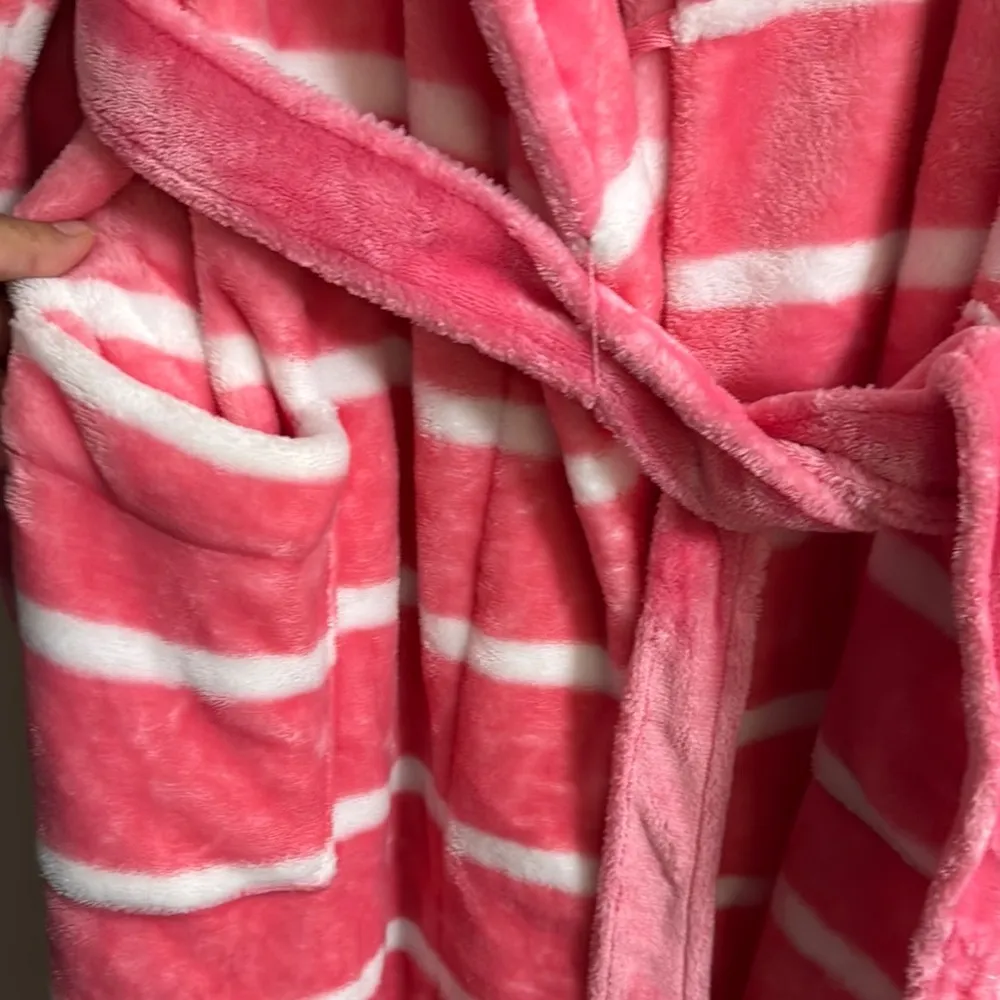 Sonoma Plush Pink and White Robe - Image 6